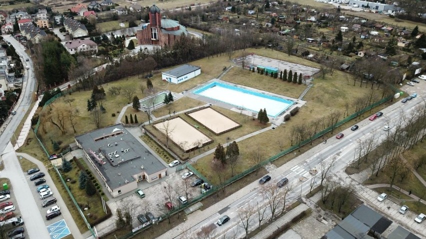 Kultowy basen przy ulicy Szczecińskiej w Kielcach czeka wielka inwestycja. Zobacz, co będzie zrobione (WIZUALIZACJE, ZDJĘCIA) 