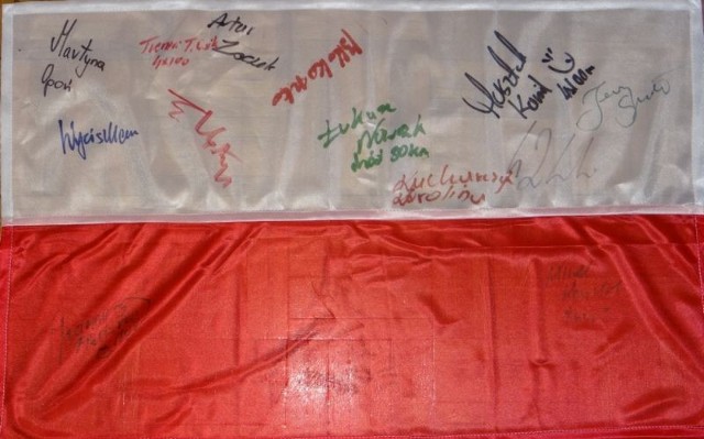 Flaga z podpisami wielkopolskich lekkoatletów