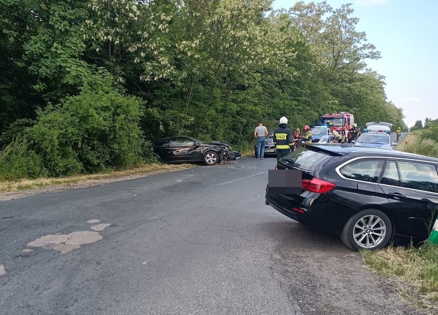 Wypadek na drodze między Rudną a Krzydłowicam. Zderzyły się tam trzy samochody