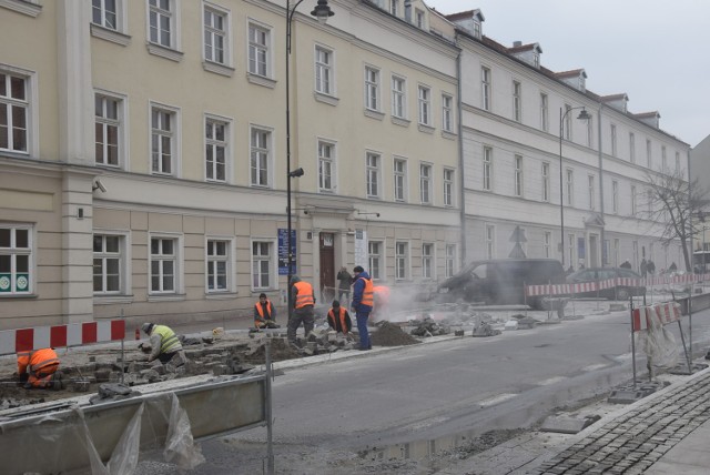 Remont ulicy Śródmiejskiej w Kaliszu. Czy kamienice zostaną oczyszczone z pyłu po zakończeniu prac?