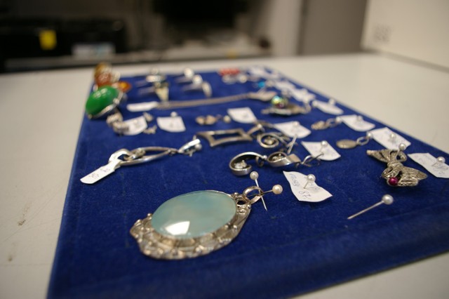 Gorliczanie zastawiają lub sprzedają w lombardach złotą i srebrną biżuterię