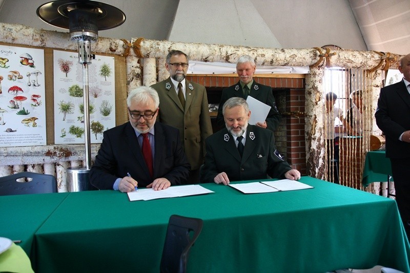 Syców: Wojewoda dolnośląski podpisał porozumienie z Lasami Państwowymi