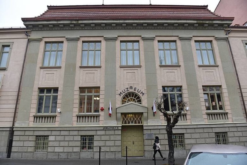 Budynek Muzeum Okręgowego ul. Jagiellońskiej 56 to dawna...