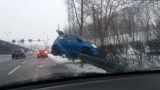 Śląskie: Obfite opady śniegu, fatalne warunki na drogach [POGODA]
