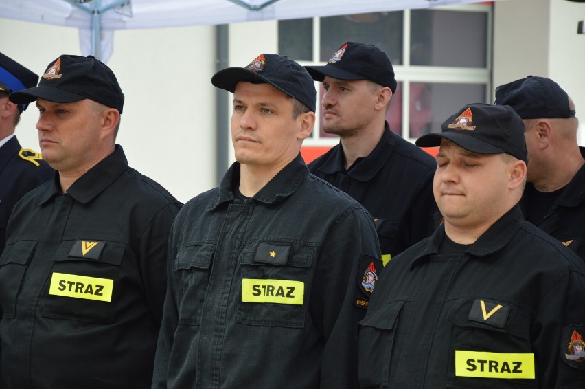 Powiatowy Dzień Strażaka 2023 w Skierniewicach. Awanse i wyróżnienia dla strażaków wręczone podczas obchodów ZDJĘCIA
