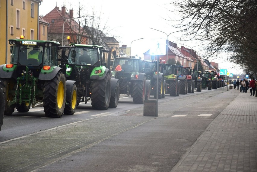 Protest rolników w Kędzierzynie-Koźlu. Gospodarze zablokowali centrum miasta