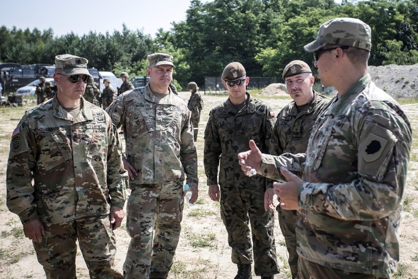 Amerykańscy gwardziści obserwują szkolenie terytorialsów w Zamościu (ZDJĘCIA)