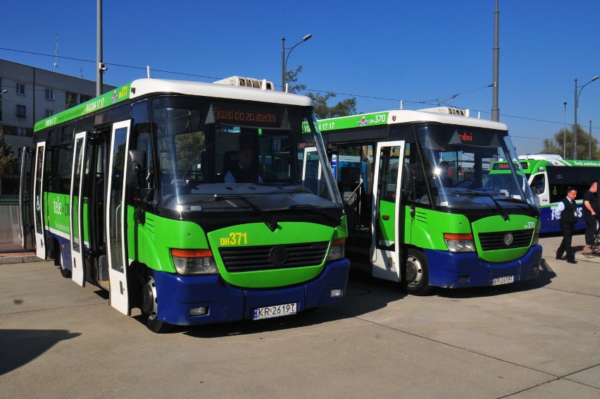 Kraków. Przekazano nowe autobusy do obsługi Tele-busa [ZDJĘCIA]
