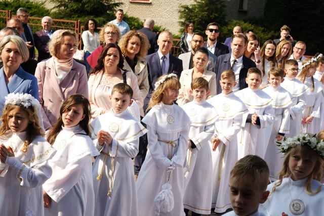 Pierwsza Komunia Święta w parafii pw. Matki Boskiej Szkaplerznej w Kunicach - 3 maja 2022.