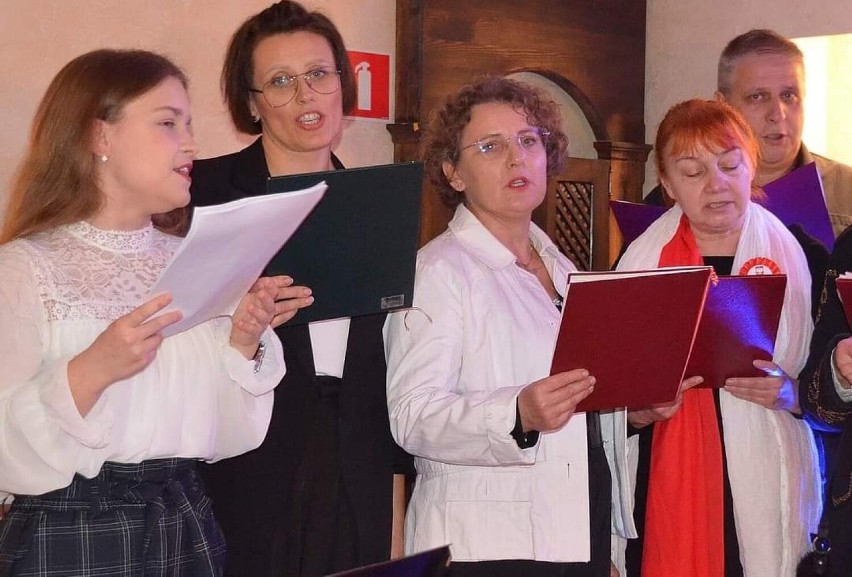 Przepiękny koncert patriotyczny w opatowskim Żmigrodzie. Zobacz zdjęcia