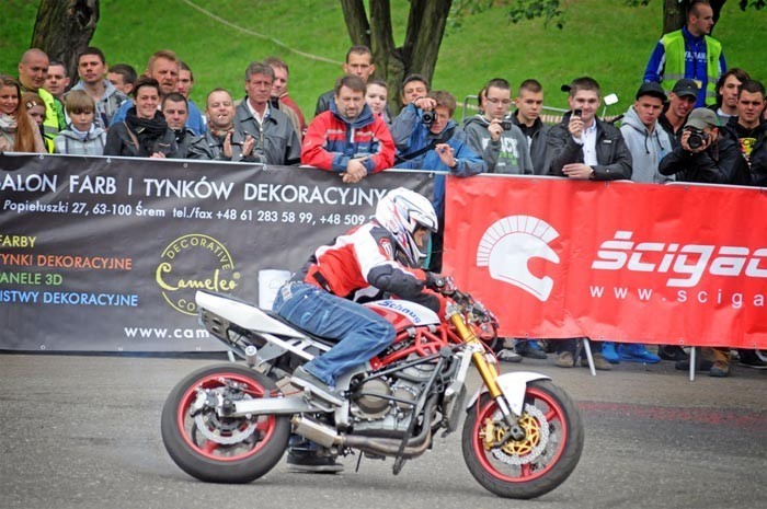 Śrem otwarcie sezonu motocyklowego 2012. Pokaz Stunter 13 (ZDJĘCIA)