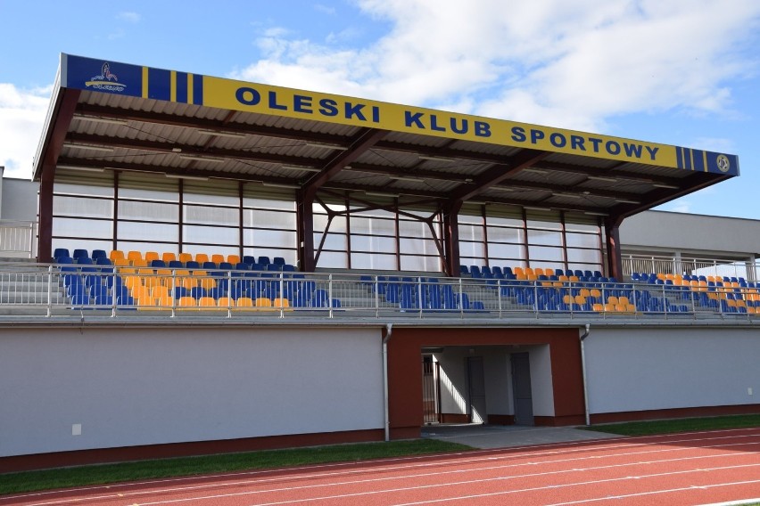 Stadion miejski w Oleśnie jest już gotowy po rewitalizacji.