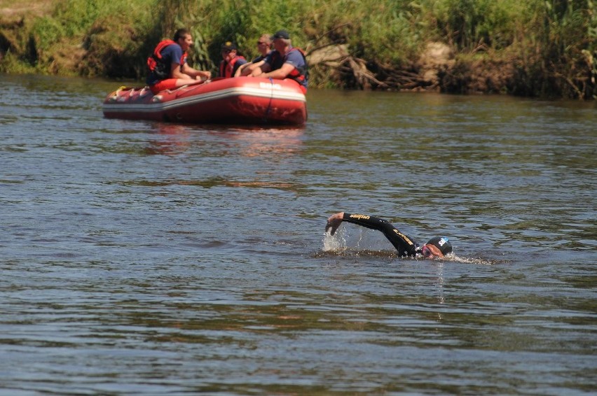 Roman Bartkowiak i sztafeta 130 kilometrów Wartą "Płyniemy...