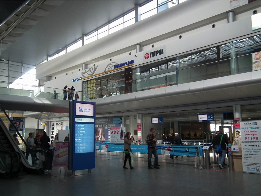 Ławica:Tajemniczy bagaż, ewakuacja części lotniska