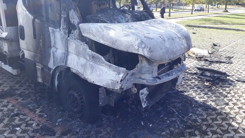 Pożar auta na ul. Szczecińskiej. Samochód doszczętnie spłonął 
