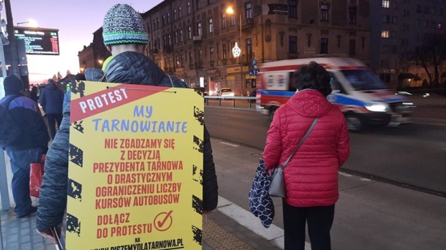 W środę (19 stycznia) wspólnie z grupą społeczników Mirosław Biedroń wyszedł na ulice Tarnowa, by zbierać podpisy pod petycją. W ciągu zaledwie pół godziny w rejonie węzła przesiadkowego na ulicy Krakowskiej akcję wsparło 50 osób