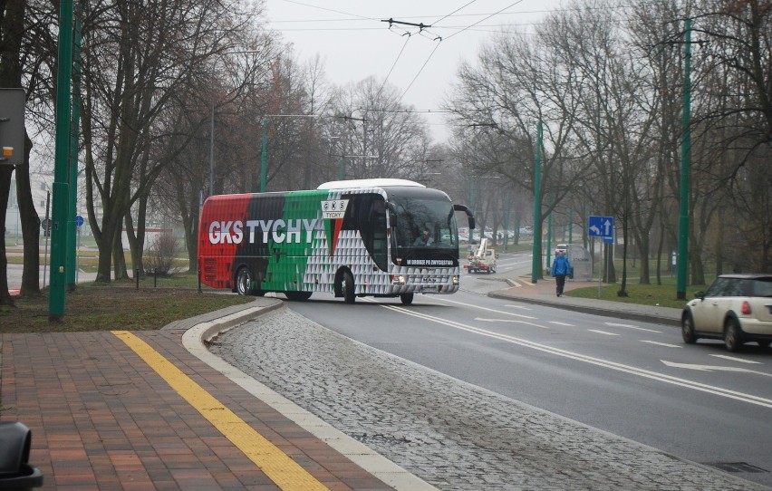 Autobus w barwach GKS Tychy