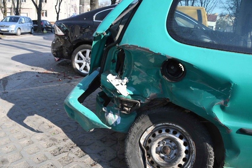 Trzy auta zderzyły się przy Wiśniowej w Kielcach. Duże zniszczenia (WIDEO, ZDJĘCIA)