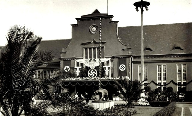 Muzeum Miedzi oraz Urząd Miasta zapraszają na ostatni w tym roku, 7. Legnicki Spacer Historyczny. Ruszymy po torach liczącej sobie 175 lat historii legnickiej kolei w sobotę, 19 października o godz. 14.00. Zbiórka przy wejściu głównym dworca kolejowego, wstęp wolny.