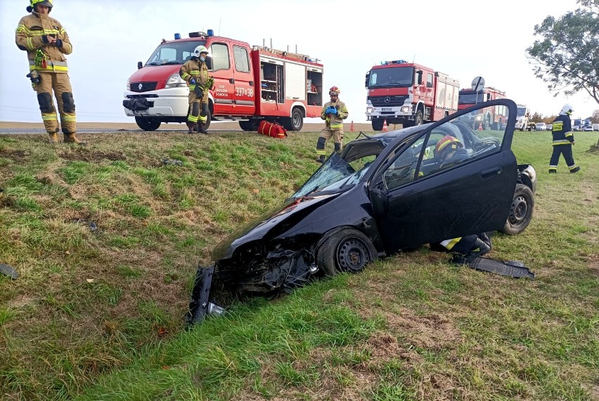 Groźny wypadek na drodze nr 35 z Wrocławia do Świdnicy. Kobieta kierująca autem nie miała prawa jazdy (ZDJĘCIA)