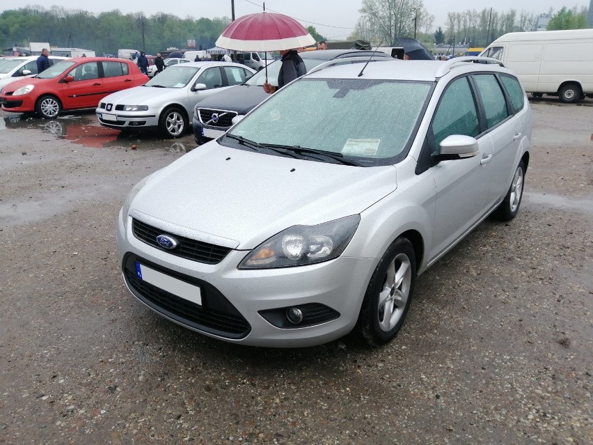 4. Ford Focus. Silnik 1,8 benzyna, rok produkcji 2010, cena...