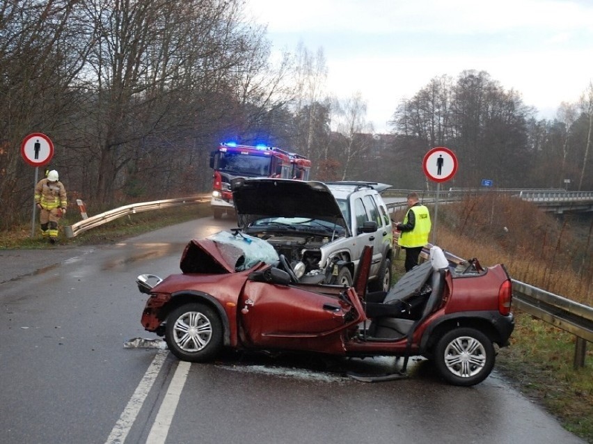 Śmiertelny wypadek nieopodal Przechlewa. Kierowcy trzeźwi, ale ten z opla nie miał prawa jazdy