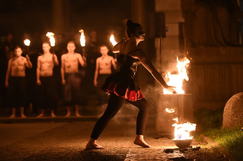 Toruń:  Fire Show na otwarcie Festiwalu Debiutantów...