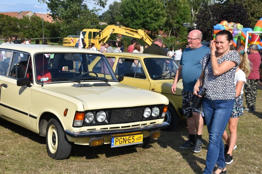 Gmina Wągrowiec. Auta retro opanowały Łaziska. MOTO PIKNIK 3 i PÓŁ ŁAZISKA 2021