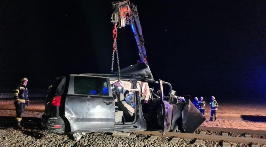 Tragedia młodych mężczyzn z powiatu limanowskiego w Austrii. Wjechali pod pędzący pociąg. Jeden zginął, drugi walczy o życie