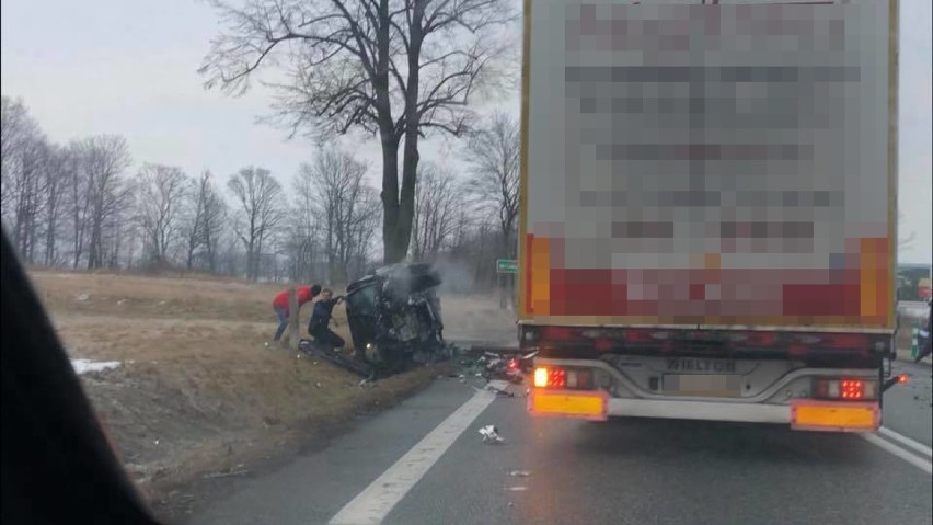 Wypadek na DK8 na Wolanach. Jedna osoba nie żyje! [ZDJĘCIA]