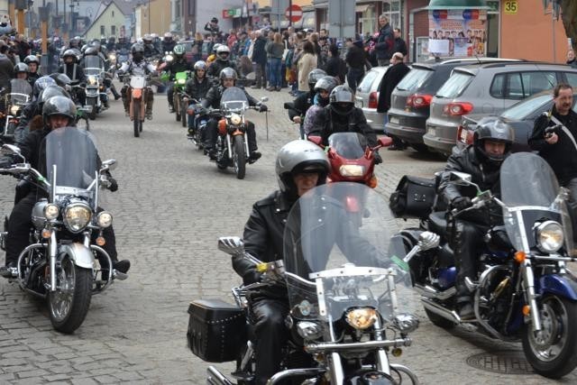 Rozpoczęcie sezonu motocyklowego. Najpierw modlitwa i święcenie, a później parada ulicami Bytowa