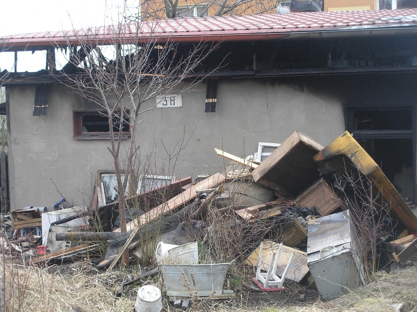 Pożar domku jednorodzinnego w Redzie. Jedna osoba zginęła