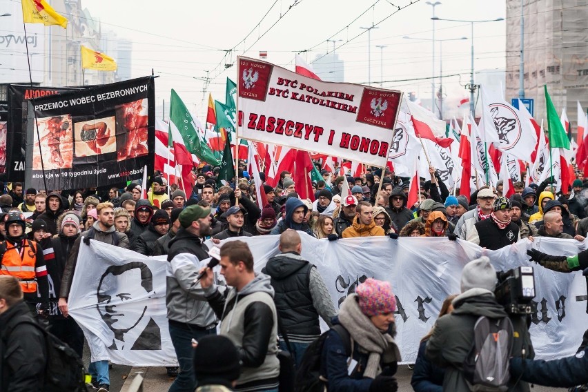 Marsz Niepogległości 2018. Gigantyczny przemarsz przez stolicę będą zabezpieczać policyjni informatycy? "Sytuacja jest dramatyczna"