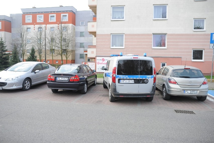 31-latek zabarykadował się z nożem w mieszkaniu w Gronowie