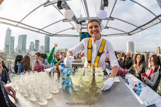 Dinner in the Sky w Warszawie. Zjedz obiad 50 metrów nad miastem!