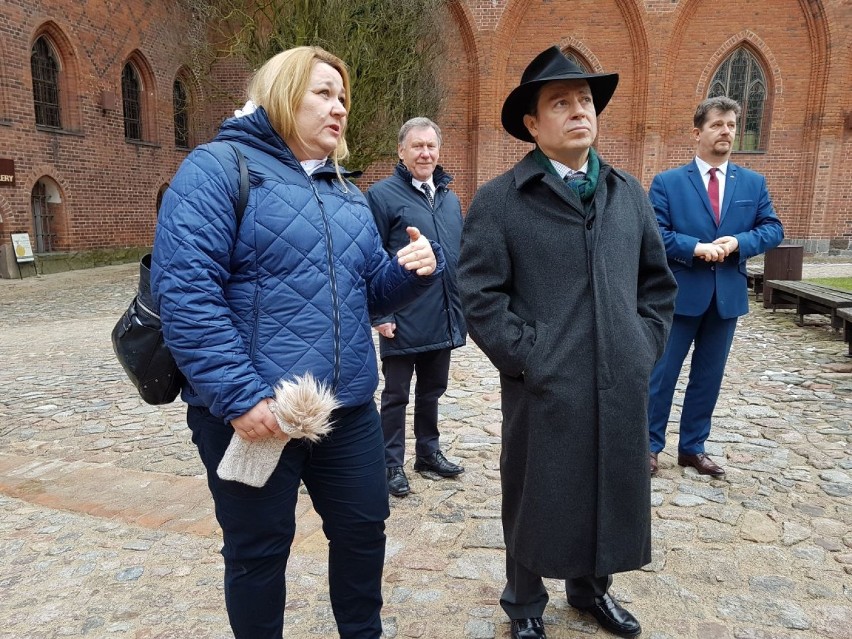 Wizyta ambasadora Hiszpanii w Malborku [ZDJĘCIA]. Dyplomata pod wrażeniem odbudowy zamku