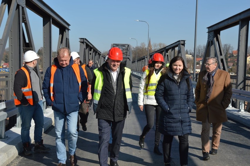 W poniedziałek, 14 marca na moście w Cigacicach odbyło się...