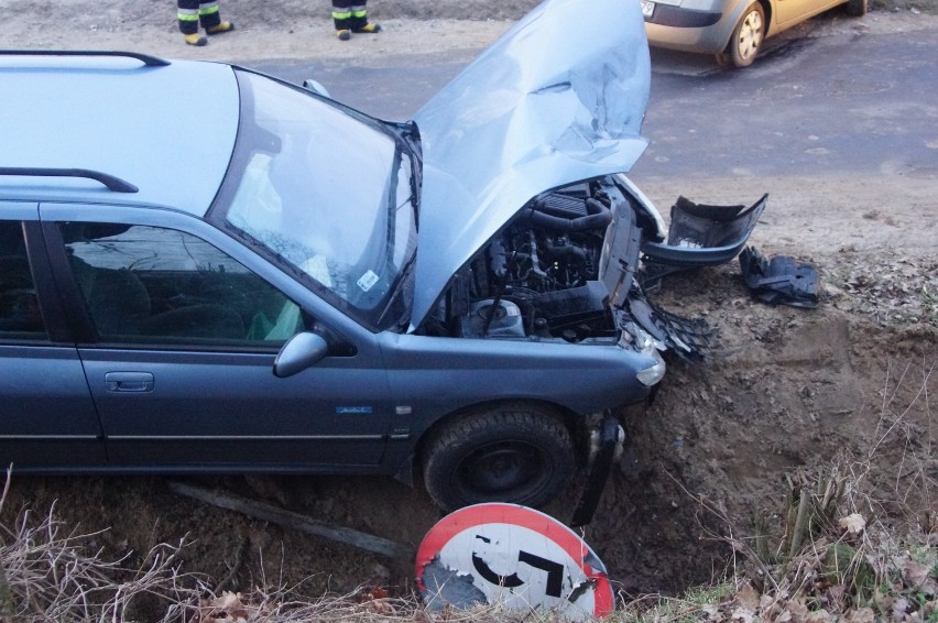 Wypadek w Żydowie. Czołowe zderzenie dwóch aut