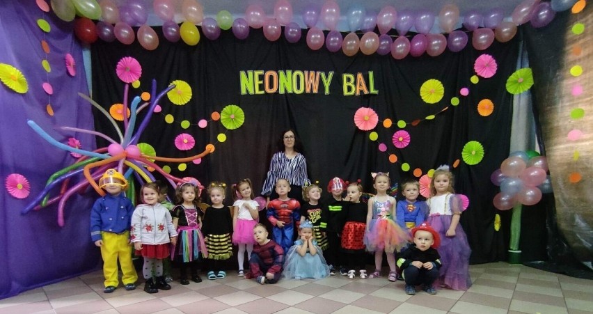 Krasnystaw. Neonowy bal karnawałowy w Bajeczce