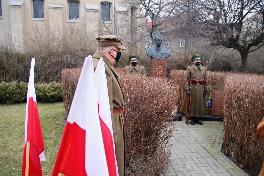 Dzień "żołnierzy wyklętych" 2021 w Wieluniu. Uroczystość przy pomniku rotmistrza Pileckiego ZDJĘCIA