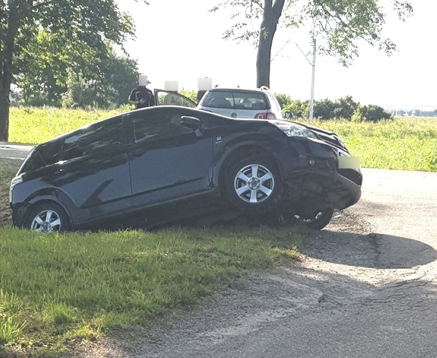 Gm. Stare Pole. Wypadek w Królewie 23.07.2020 [ZDJĘCIA]. Jedna osoba została ranna