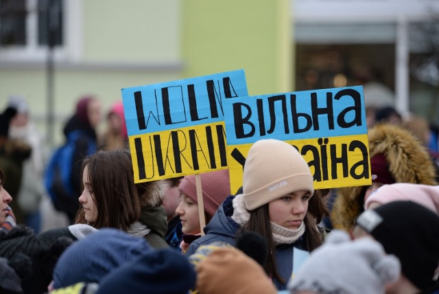 Więcbork w centrum miasta zorganizował manifestację solidarności z Ukrainą. Mieszkańcy wyrazili sprzeciw wobec toczącej się wojny, którą rozpoczęła Rosja.