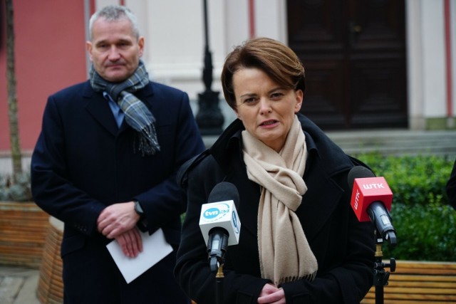 Jadwiga Emilewicz, wraz z wiceprezydentem Poznania Jędrzejem Solarskim zachęcała do wzięcia udziału w Śpiewankach Powstańczych.