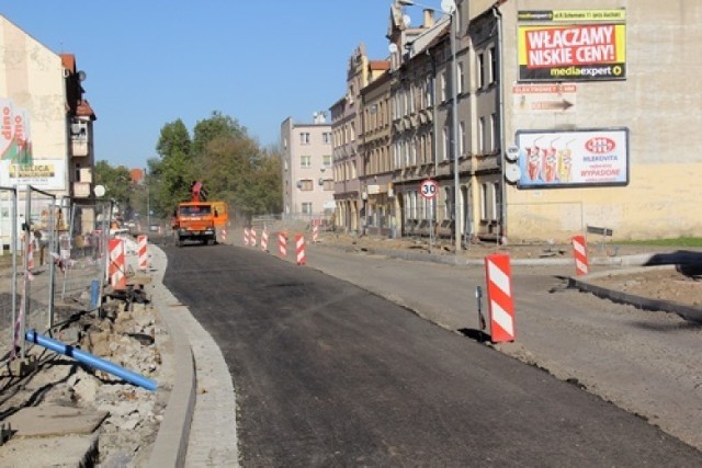 Roboty drogowe na Jaworzyńskiej i Grabskiego. Można już jechać asfaltem