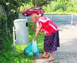 Mszana Dolna tonie w powodzi 'turystycznych' śmieci