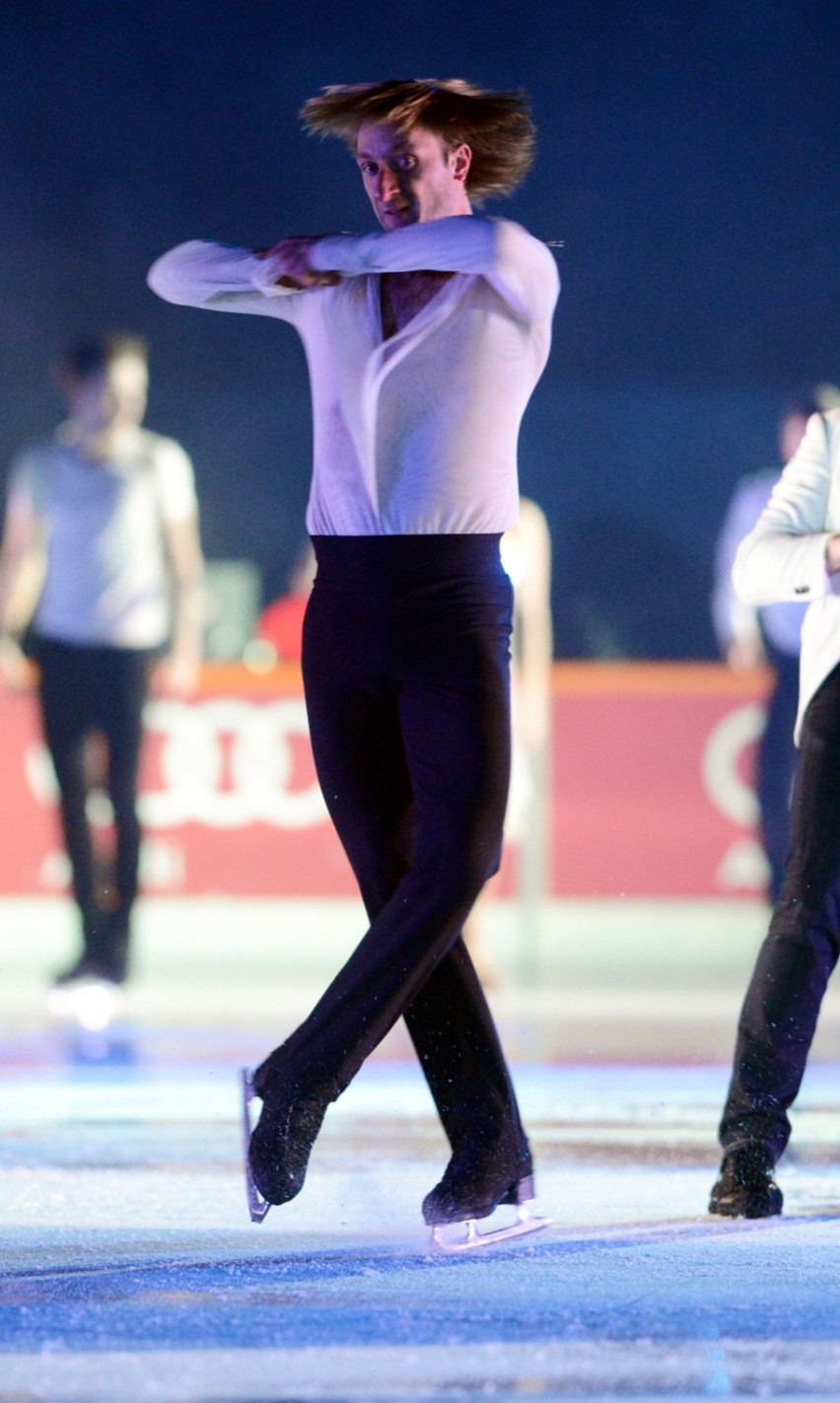 Kings on Ice. Popis łyżwiarskich umiejętności na Stadionie...