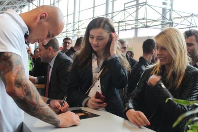 Budma 2015: Szpilka i Pudzian rozdawali autografy