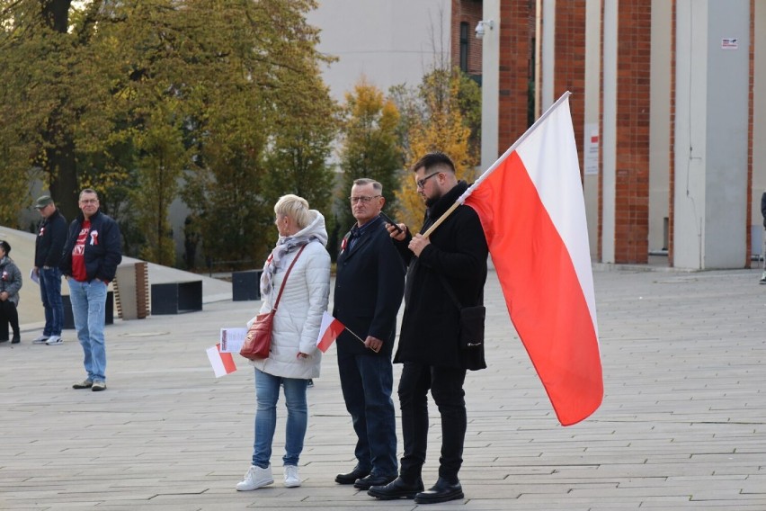 Biało-czerwony pochód przeszedł przez Gniezno. Marsz Niepodległości w Pierwszej Stolicy   [g]xx[/g]