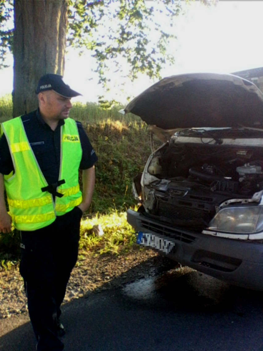 Motorowerzysta uderzył w bok mercedesa