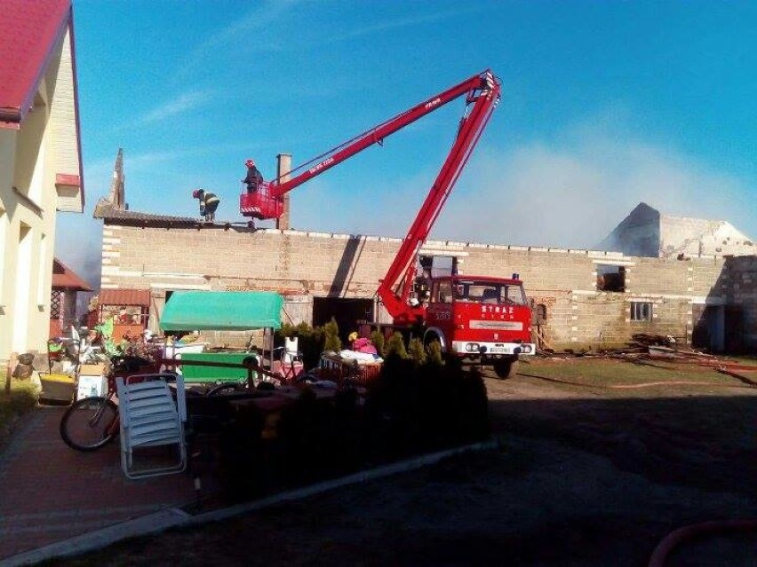 Strażacy z Kalisza i Liskowa gasili duży pożar w Sokołowie